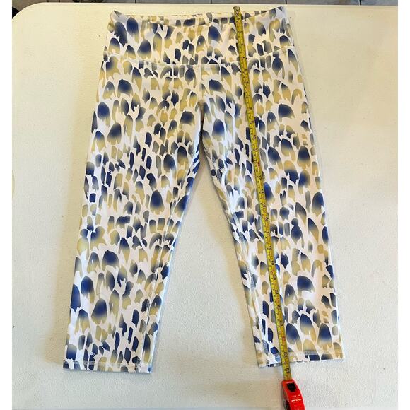 077 ALO Yoga Capri Revolve Airbrush Cheetah Womens Size S Leggings - Picture 4 of 6